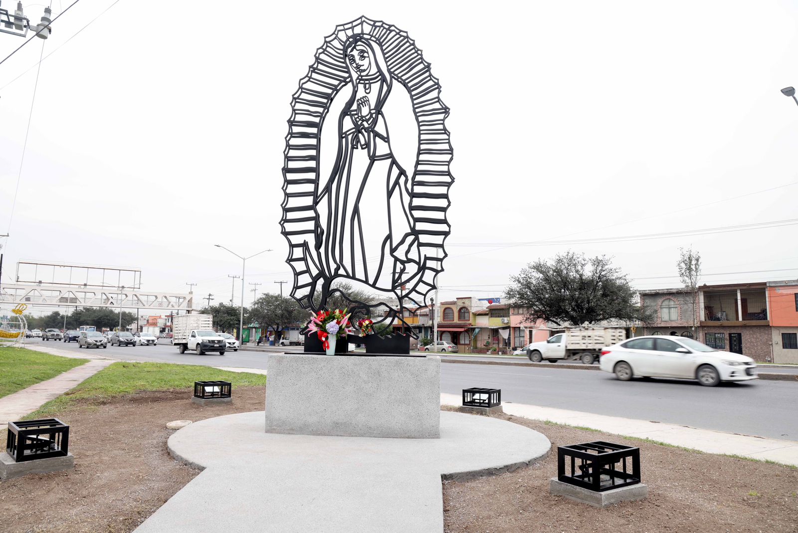 Coloca San Nicolás escultura de la Virgen de Guadalupe