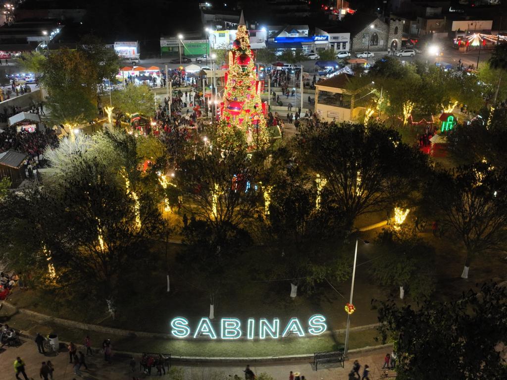 Llegó el carrusel a la Villamagia Sabinas