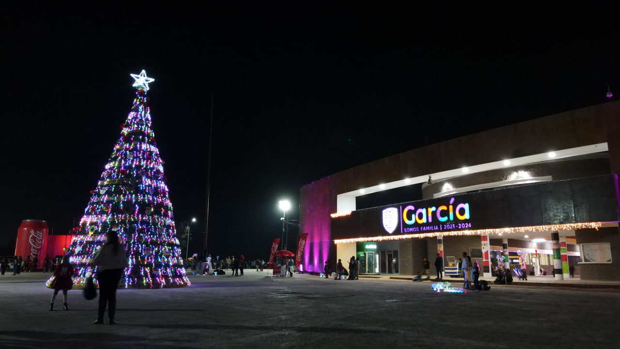 Recorre Caravana Navide a avenidas de Garc a Grupo Metr poli