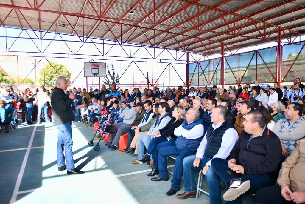 Román Alberto Cepeda preside la primera brigada del año; entrega cancha deportiva