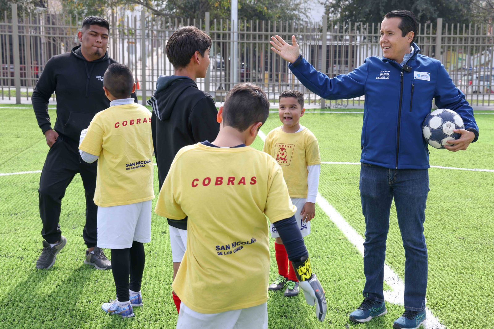 Entrega San Nicolás primera cancha deportiva rehabilitada con Club Tigres