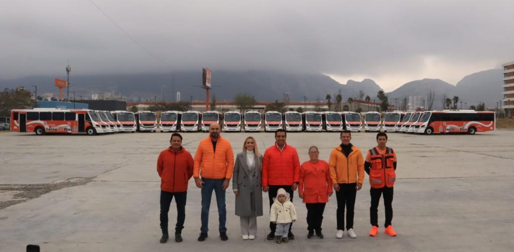 Presenta Jesús Nava nueva flotilla de Santa Bus Plus