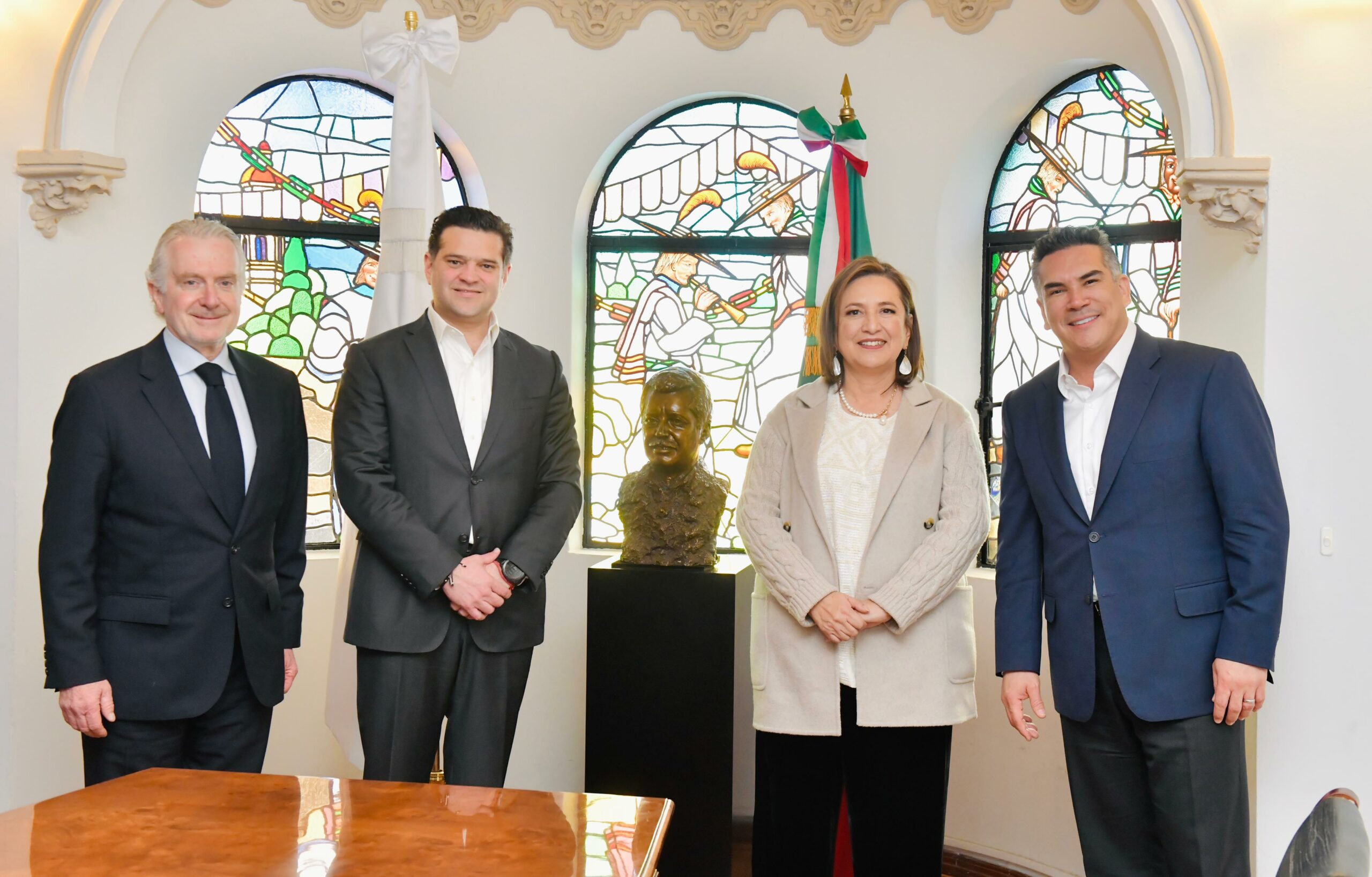 Nombra Xóchitl Gálvez a Paco Cienfuegos delegado de su campaña en Nuevo León