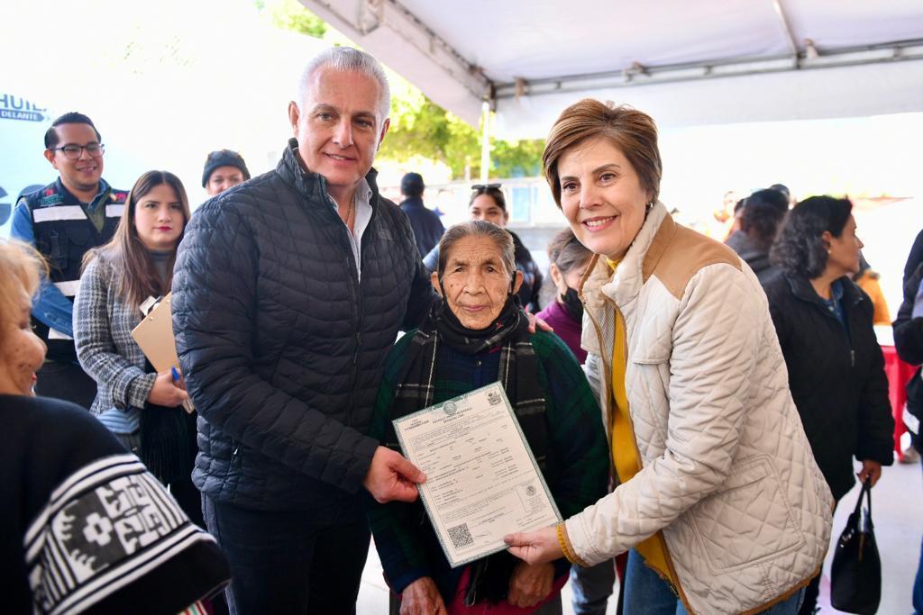 Román Alberto Cepeda González encabeza brigada de servicios en la colonia Vicente Guerrero