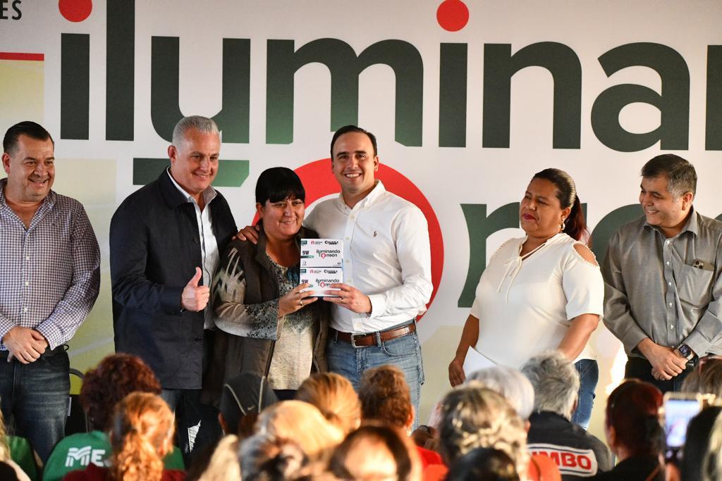 Ponen en marcha “Iluminando Torreón”, programa de focos ahorradores para las familias de Torreón
