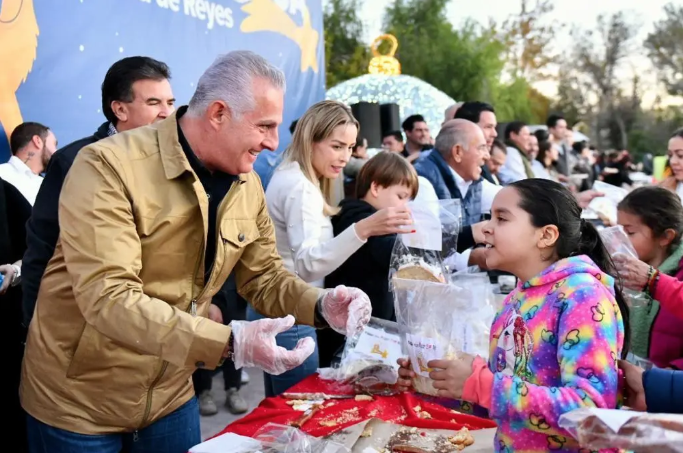 Torreón reparte mega rosca en Bosque Urbano