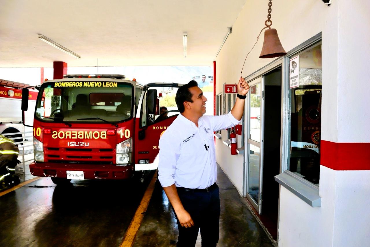 Entrega Jesús Nava 6.5 millones al patronato de bomberos de Nuevo León