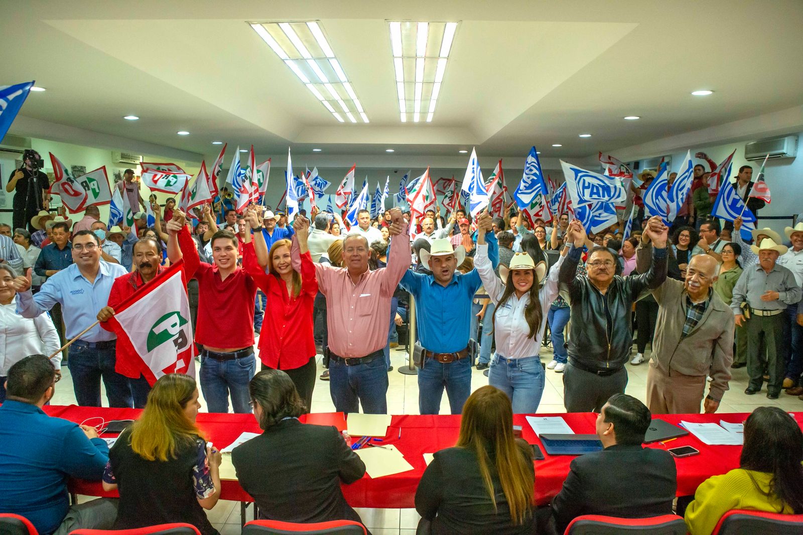 Se registran candidatos a alcaldías del PRI Nuevo León