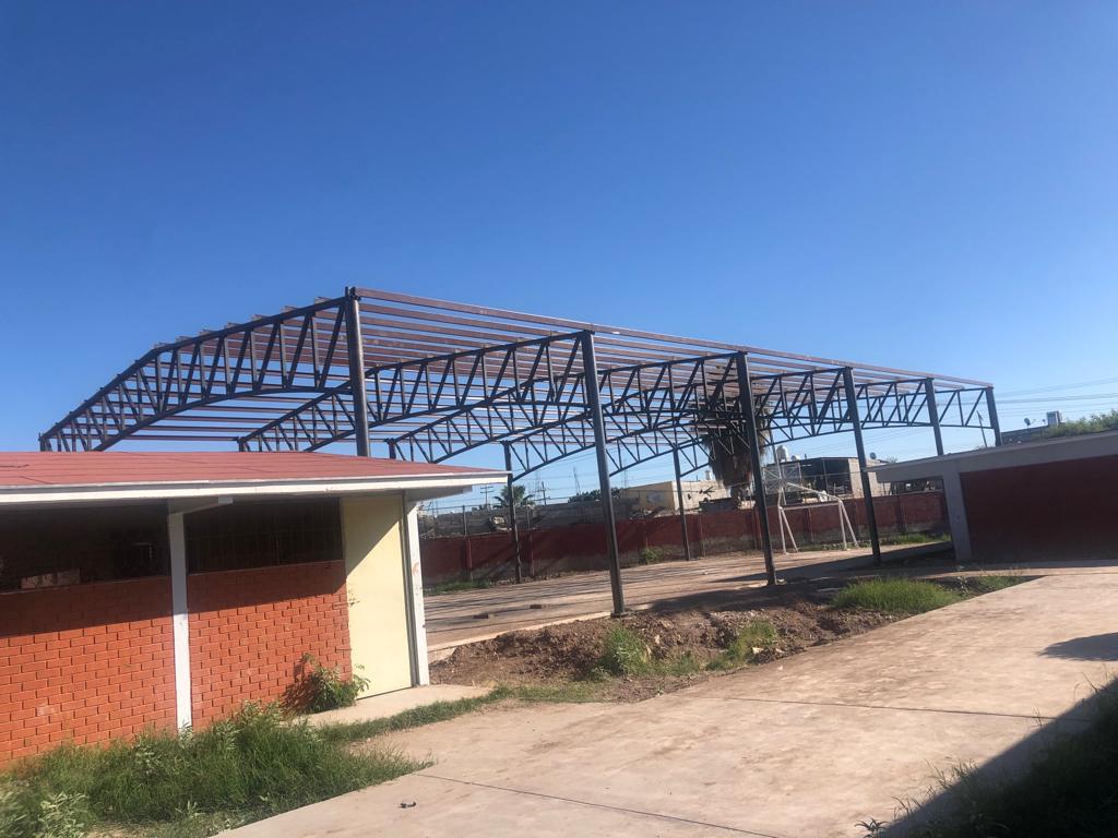 Avanza Torreón en construcción de bardas y techumbres en escuelas