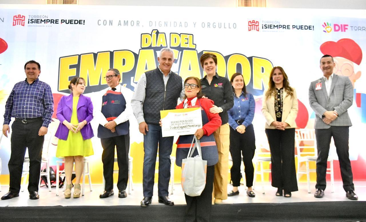 Román Alberto Cepeda González celebra en Torreón el Día del Empacador Voluntario
