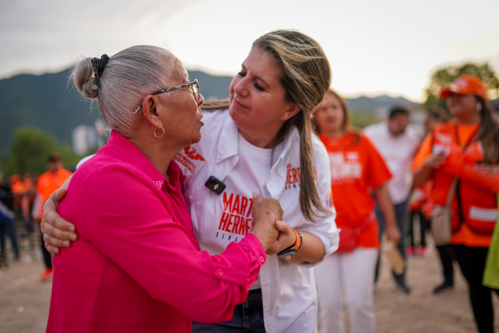 Los tres compromisos de Martha Herrera ante cientos de la familia naranja