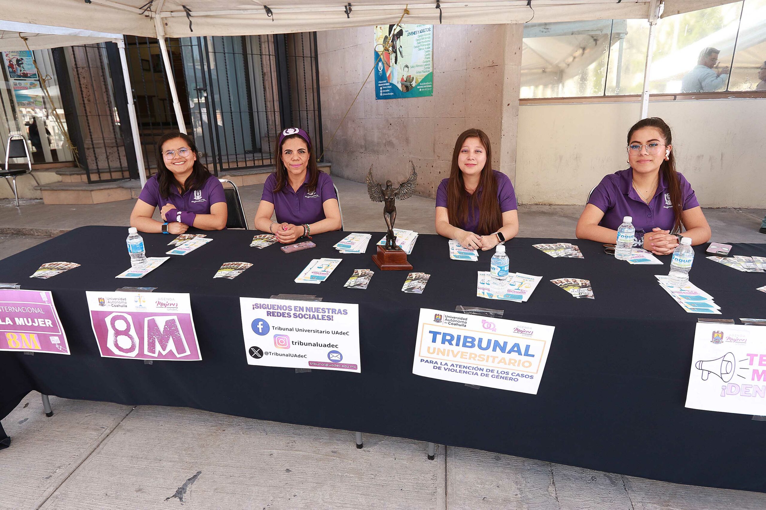 Participa UAdeC con Stands de Servicios en el Marco de la Marcha 8M