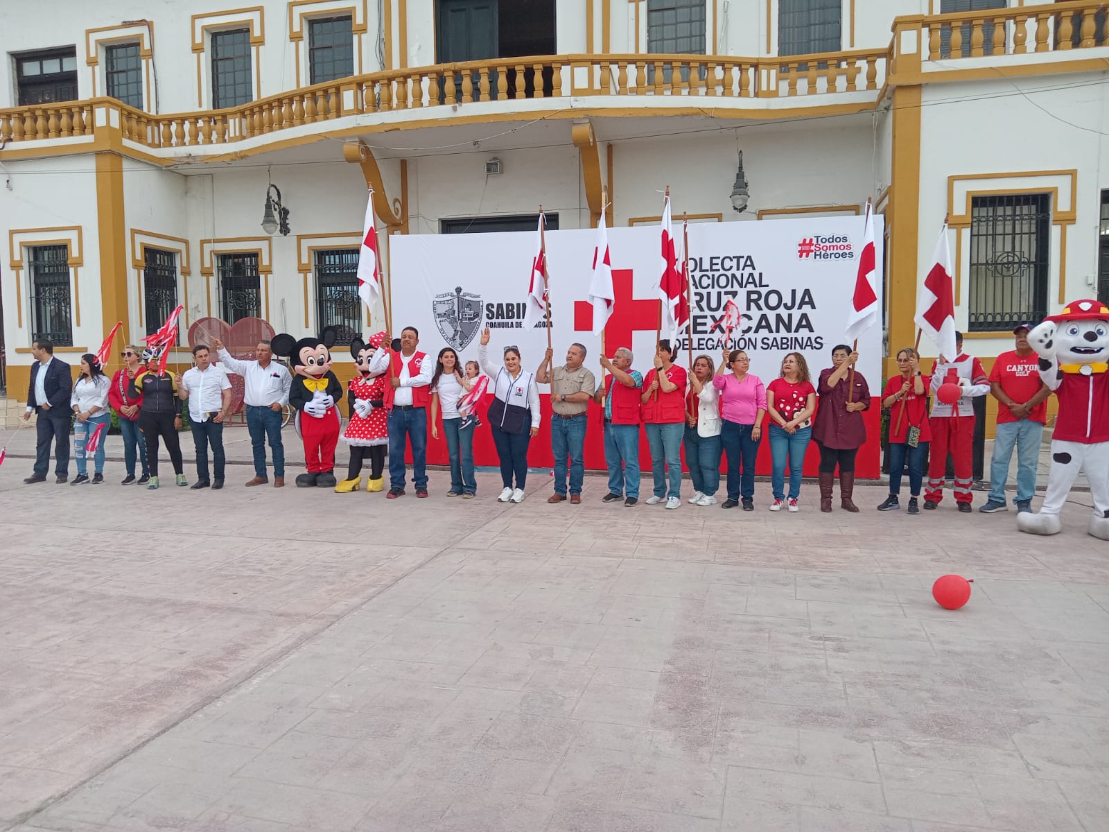 Con caravana arranca colecta anual de la Cruz Roja en Sabinas