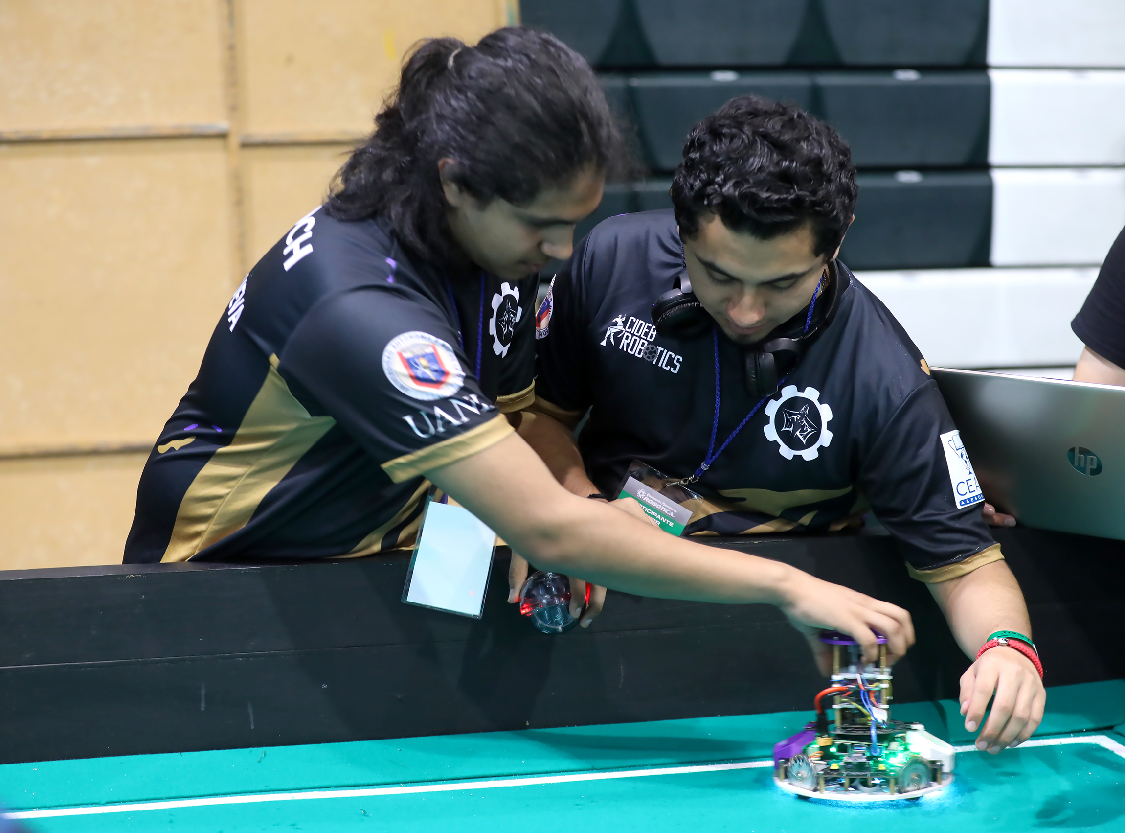 Desafía robótica a competidores en torneo nacional realizado en UANL