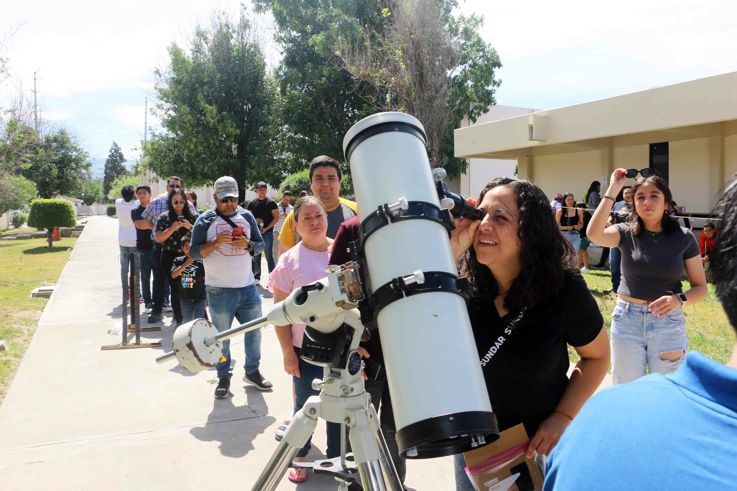 La UAdeC abrió sus puertas para Observar el Eclipse de Sol