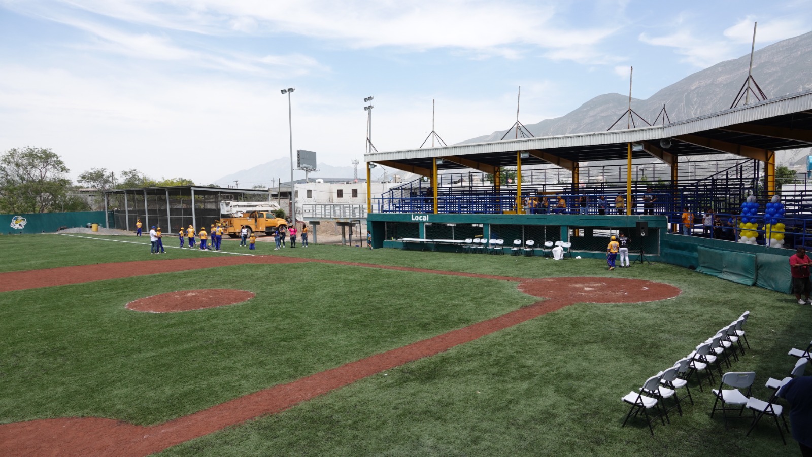 Rehabilitan estadio de beisbol Tigres en Santa Catarina
