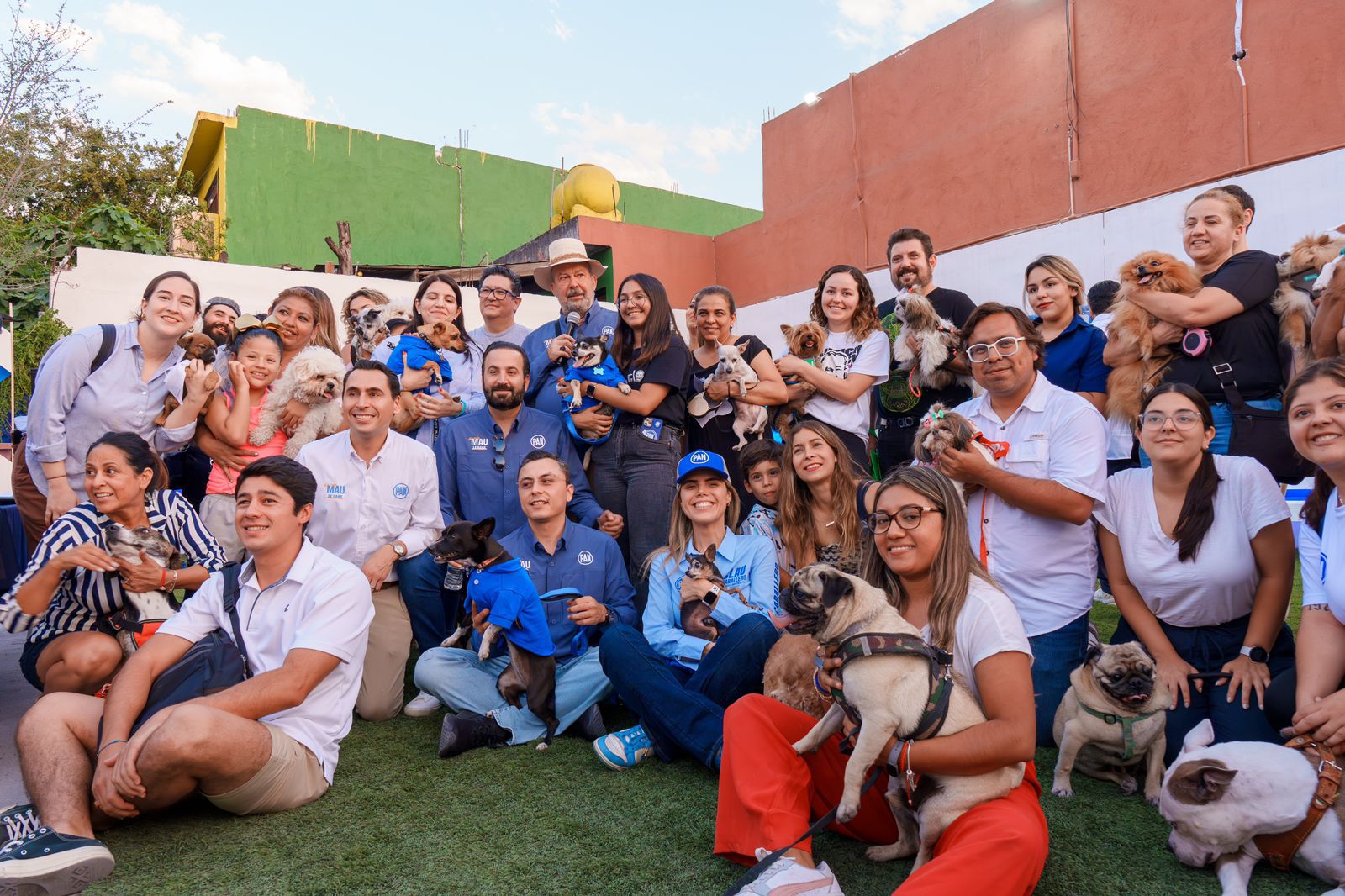 Mauricio Fernández comparte propuestas de bienestar animal en fiesta perruna