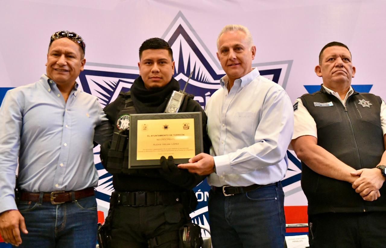 Román Alberto Cepeda González reconoce a policías y destaca la seguridad de Torreón