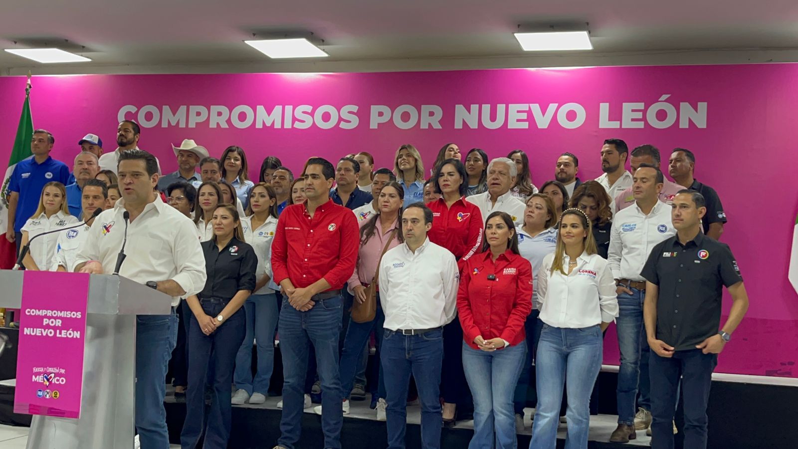 Candidatos de la coalición “Fuerza y Corazón X Nuevo León” firman acuerdos para tener una agenda a cumplir con los ciudadanos