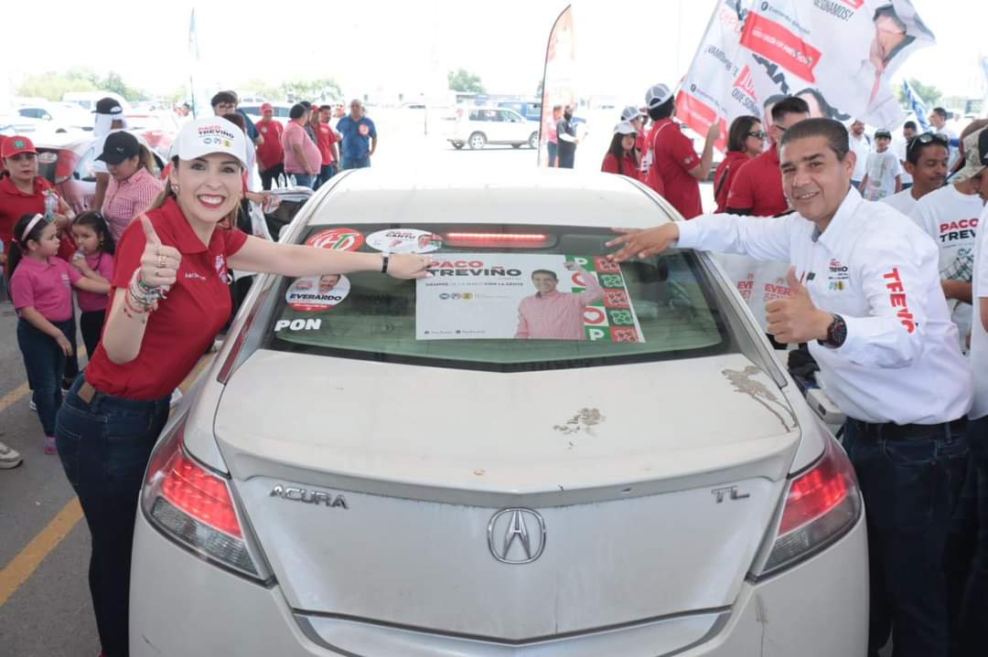 Acuden más de 3 mil vehículos a mega pega de calcas en apoyo a Paco Treviño en Juárez