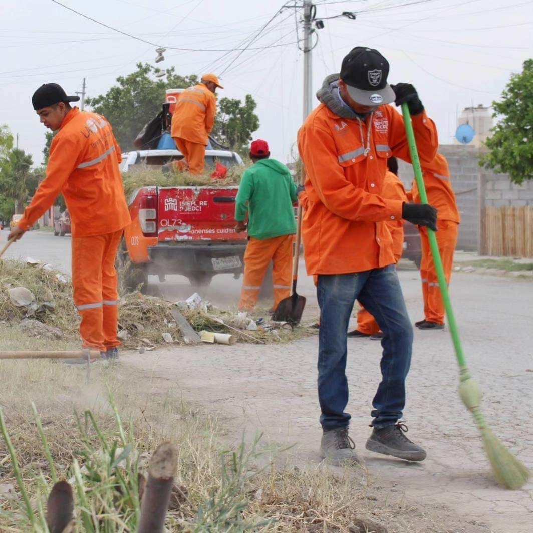 La Ola realiza labores de limpieza al oriente de Torreón