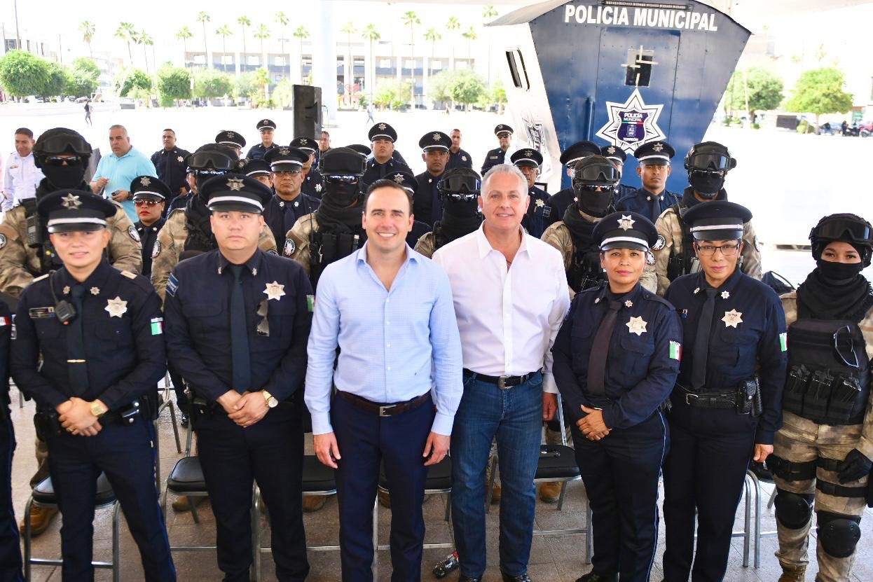 Supervisan Manolo Jiménez y Roman Cepeda equipamiento de la Policía de Torreón