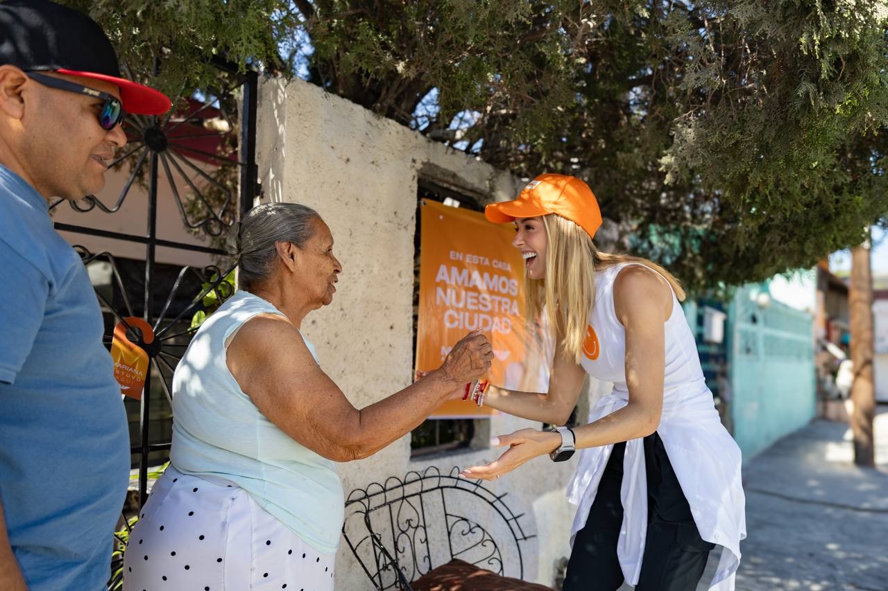 Lleva Mariana Rodríguez sus propuestas para el Adulto Mayor con vecinos de la Francisco Villa