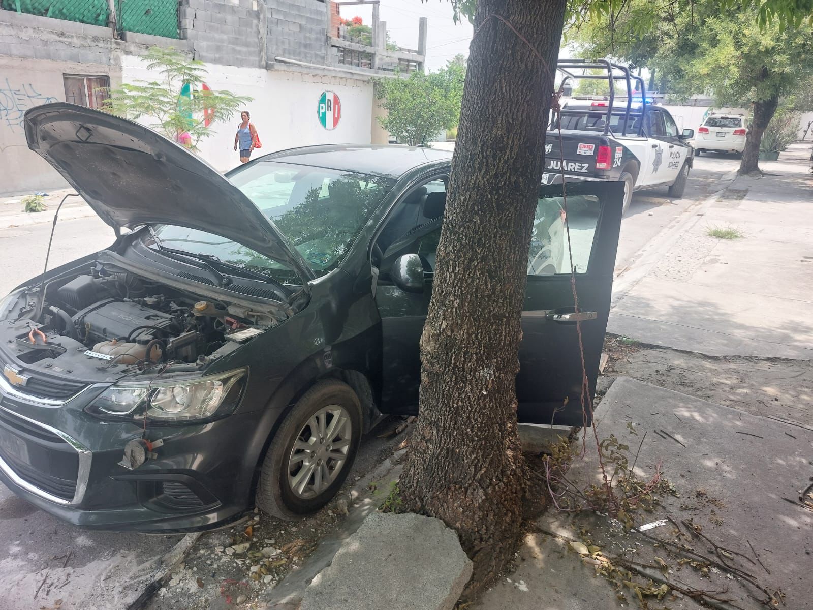 Policía de Juárez detiene a un sujeto por el delito equiparable al robo de vehículo en la Colonia Colinas de la Morena