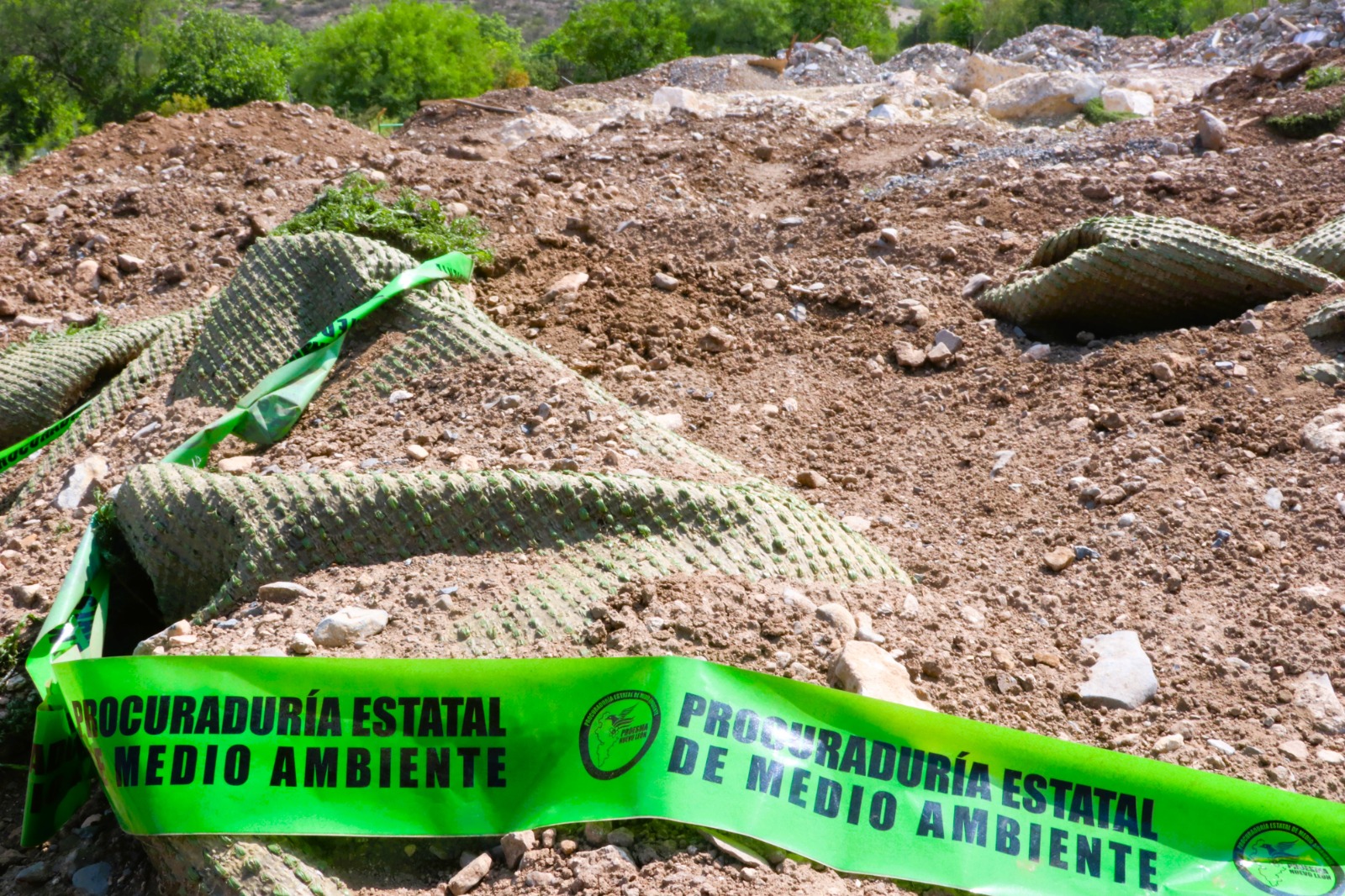 Clausuran Santa Catarina y Nuevo León tiraderos en La Huasteca