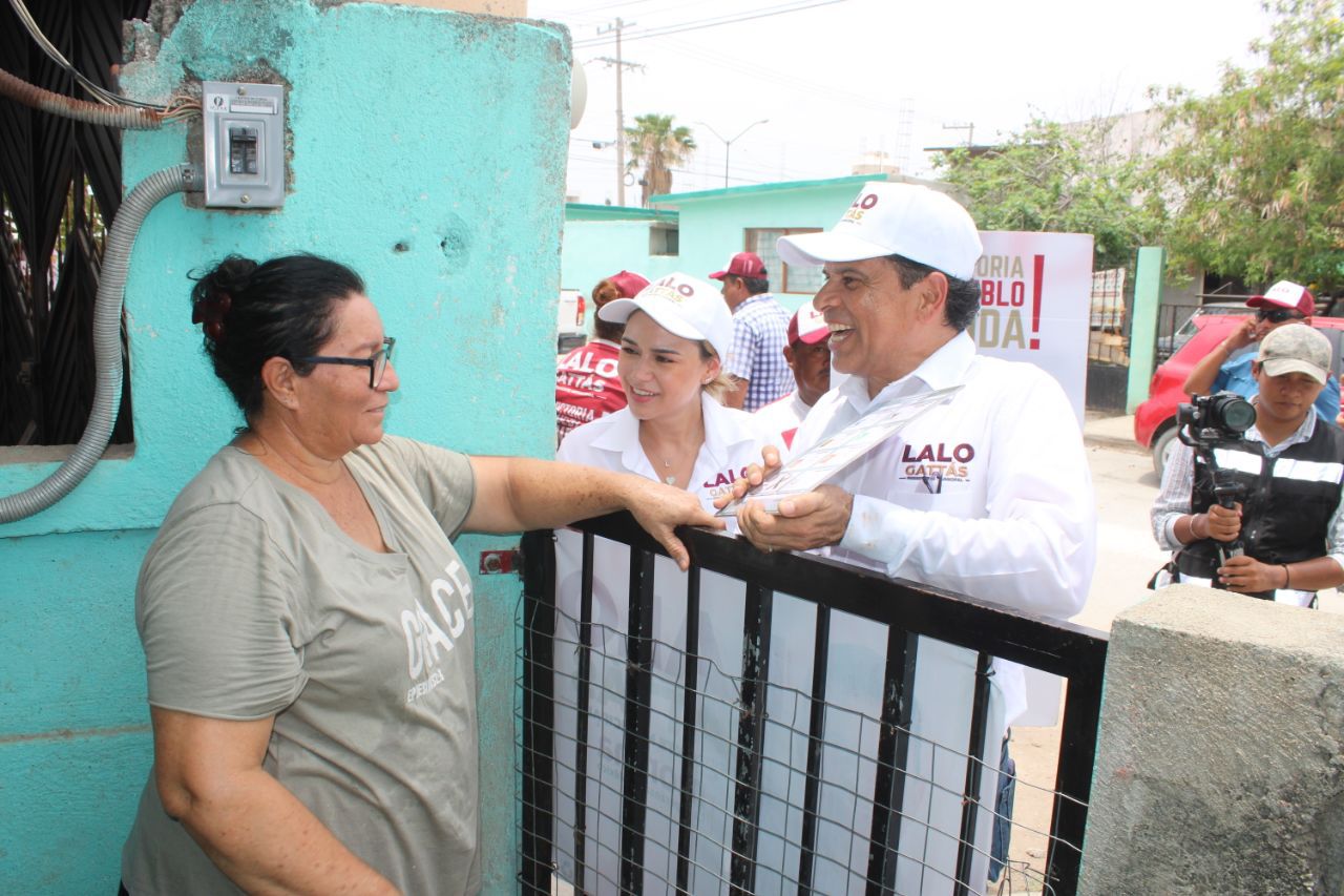 Visita Lalo Gattás a obreros y dirigentes de maquiladoras