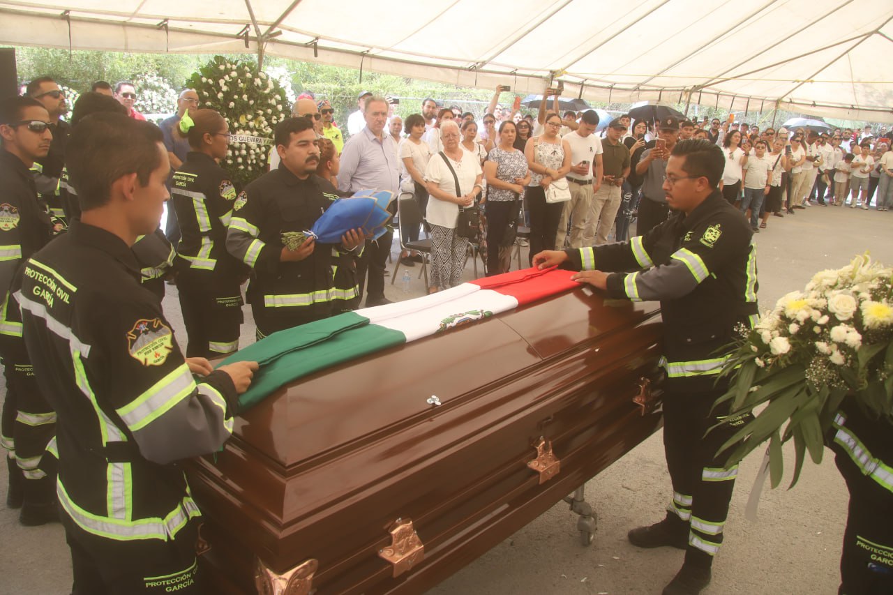 Montan guardia de honor a elemento de PC García