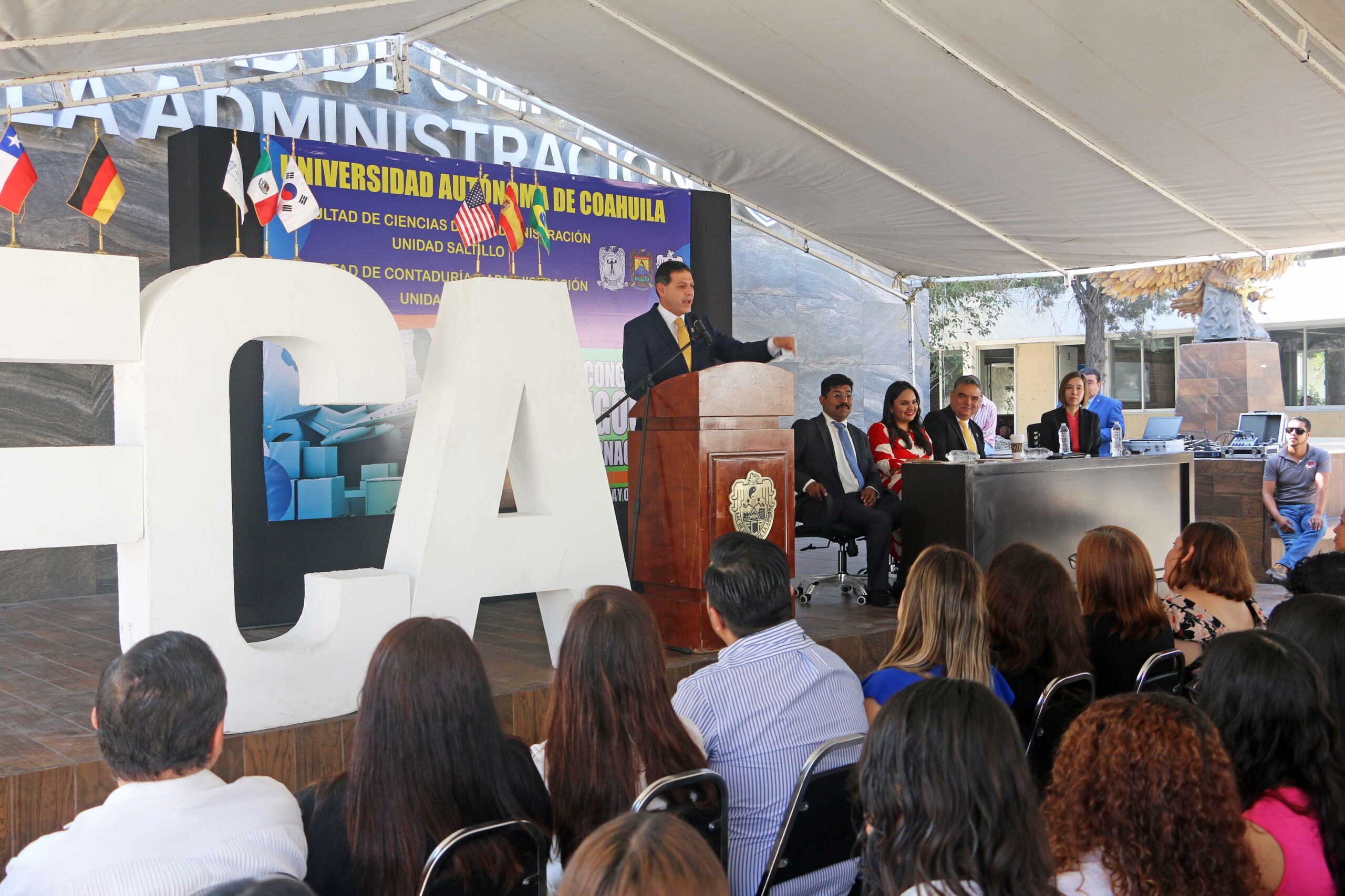 Inaugura Octavio Pimentel, Rector de la UAdeC el Primer Congreso de Negocios Internacionales