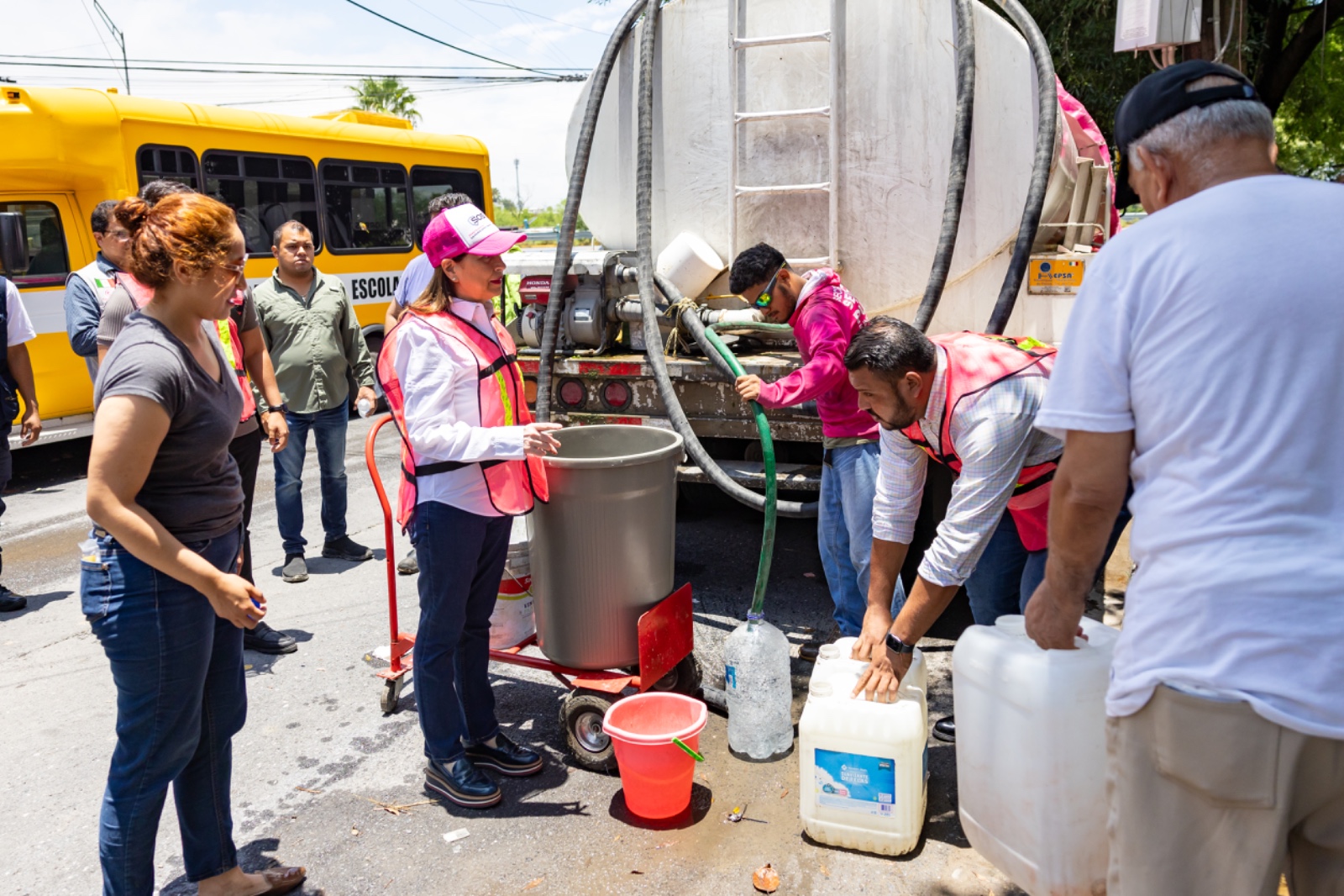 Intensifica Guadalupe operativo colibrí; lleva pipas con agua casa por casa