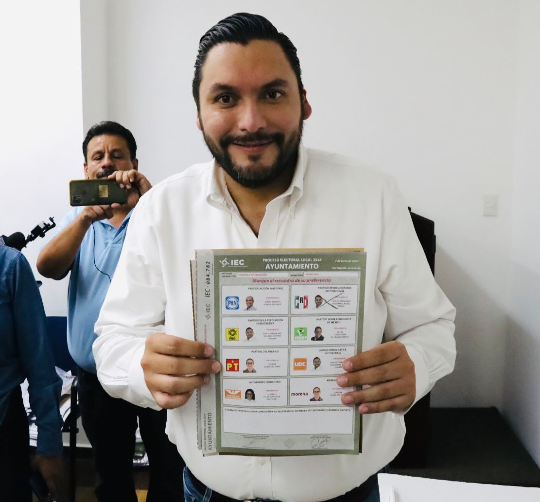 Ejerce Carlos Villarreal derecho ciudadano al voto