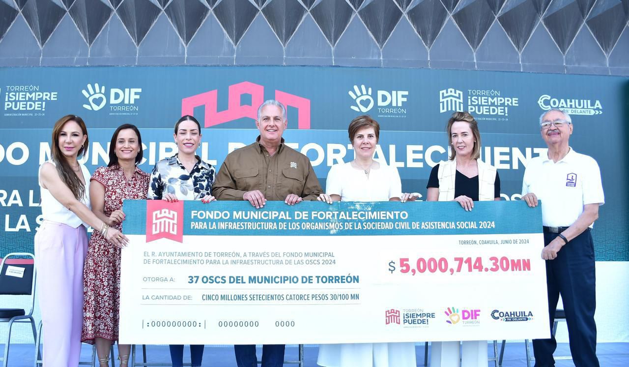 Román Alberto Cepeda González entrega recursos del Fondo Municipal de Fortalecimiento para la Infraestructura de las Organizaciones de la Sociedad Civil