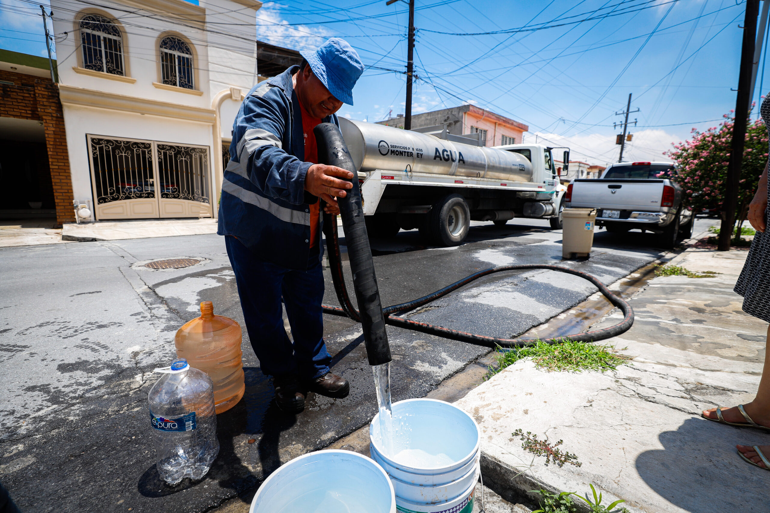 Apoya Gobierno de Monterrey a vecinos sin agua