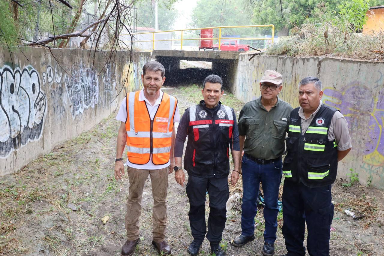 Supervisan autoridades de Protección Civil red de drenes en Victoria