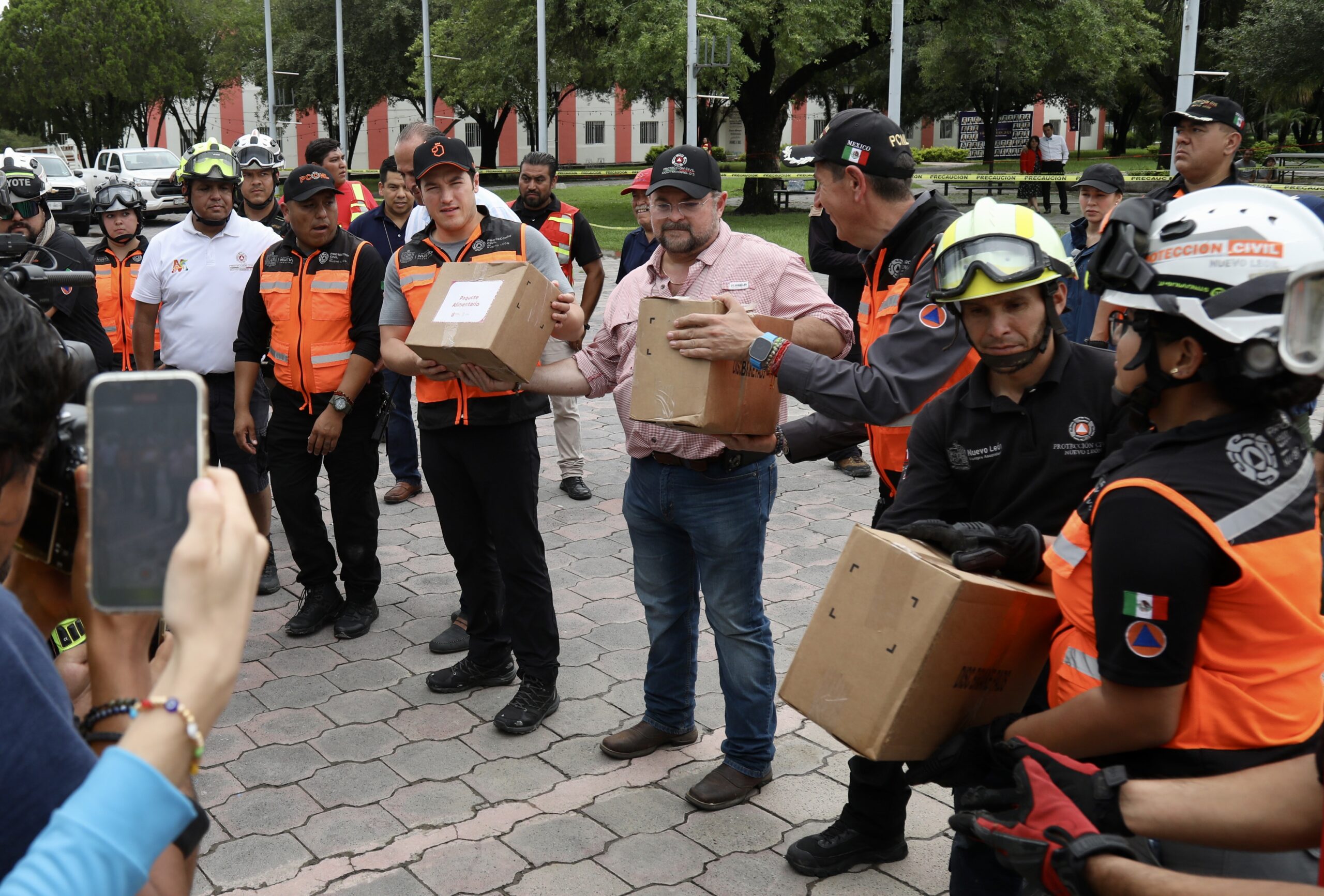 Supervisa Samuel Garcia reparto de ayuda humanitaria a comunidades alejadas afectadas por “Alberto”