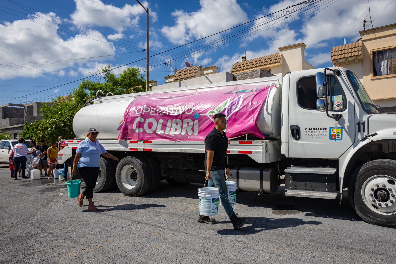 Apoya Guadalupe con operativo Colibrí; llevan agua a Santa Catarina y García