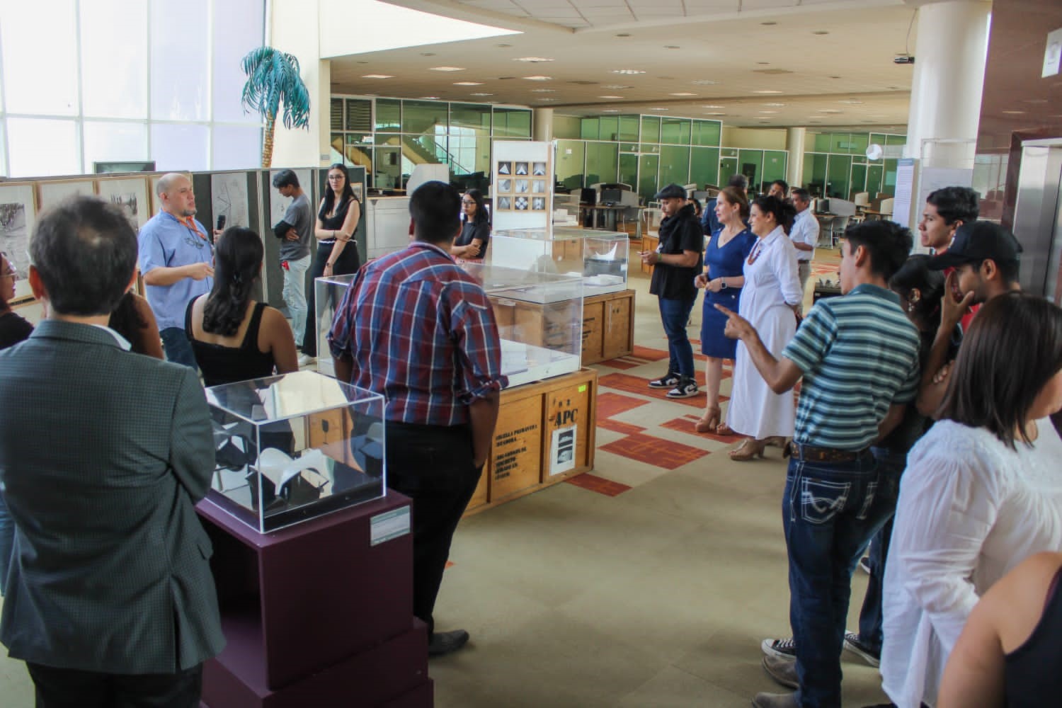 Visita la Exposición “Cascarones de Candela” en la Infoteca “León Felipe” de Ciudad Universitaria