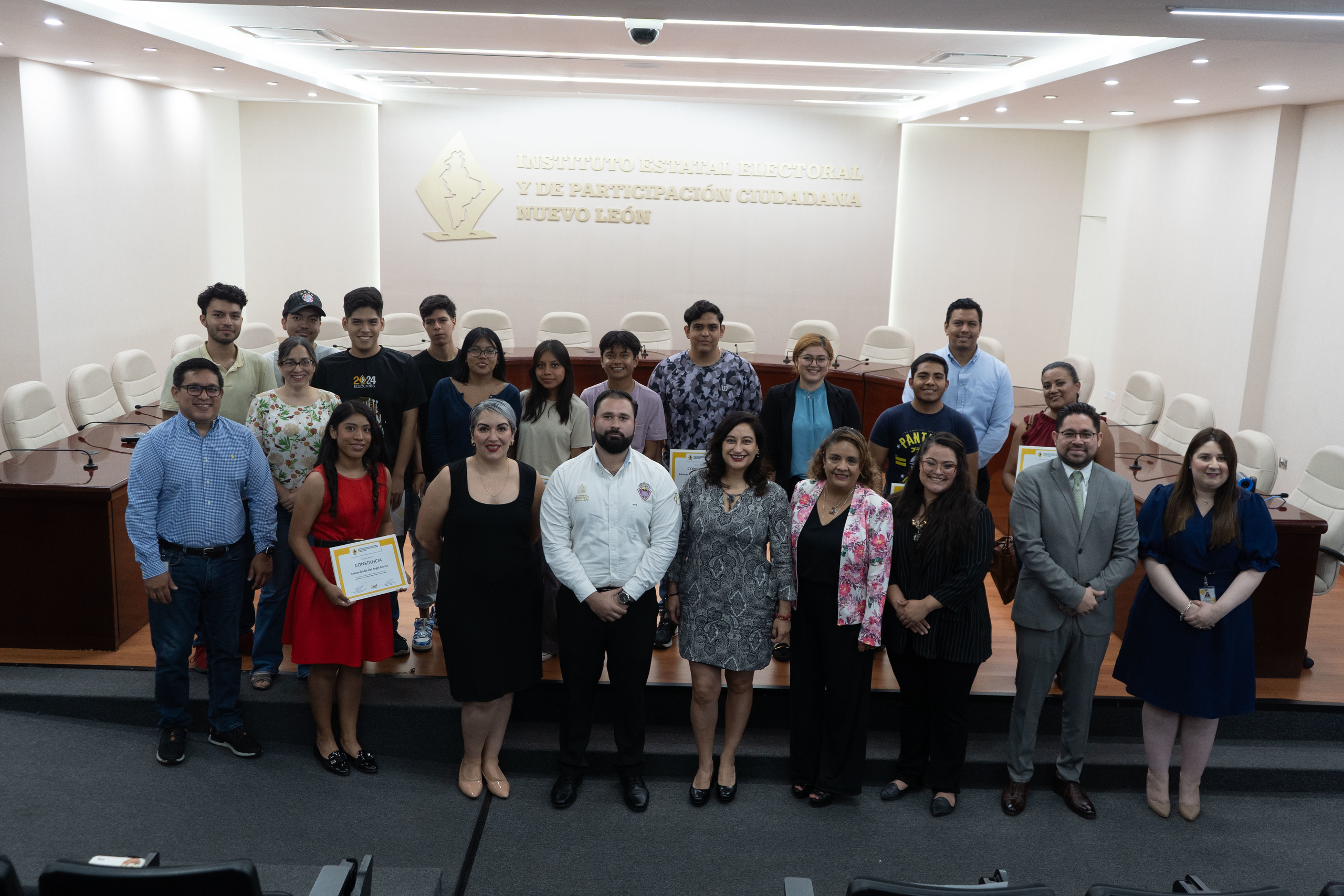 Distinguen a Universitarias y Universitarios Neoleoneses por la democracia