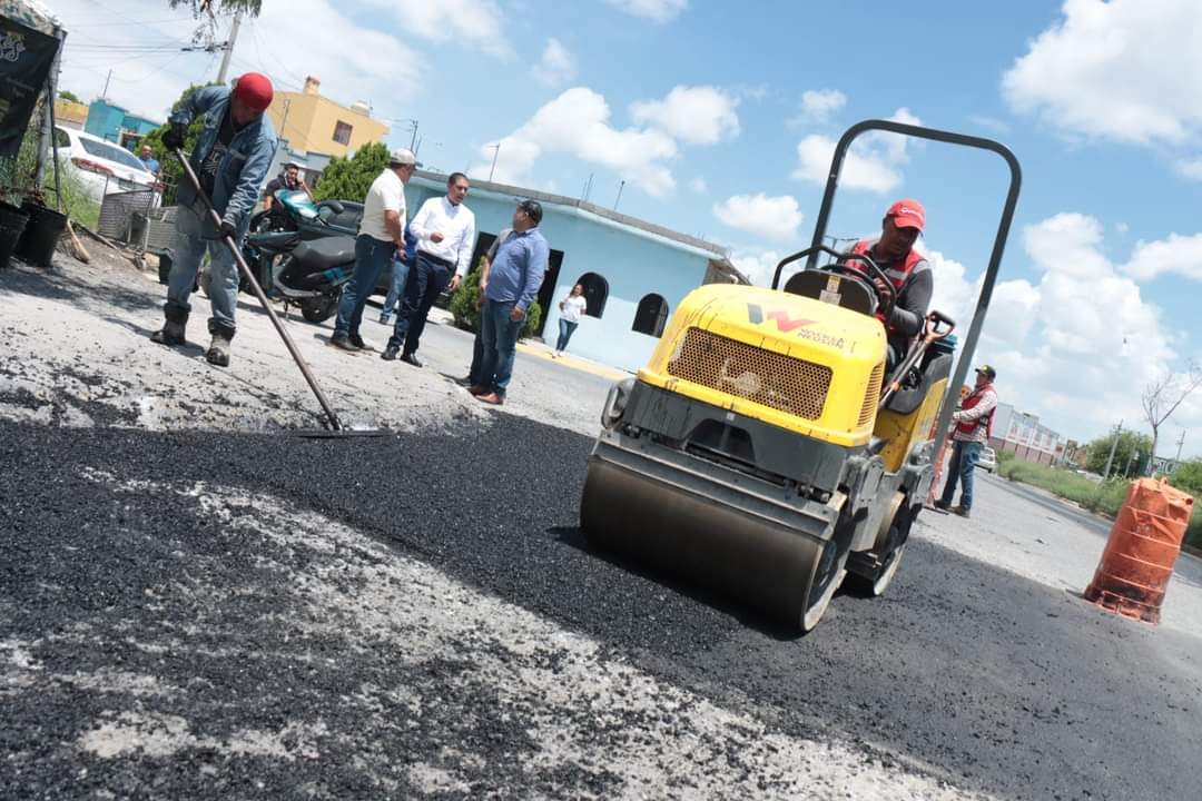 Repara Juárez pavimentos en Avenida Camino a las Espinas en Colonia Santa Mónica