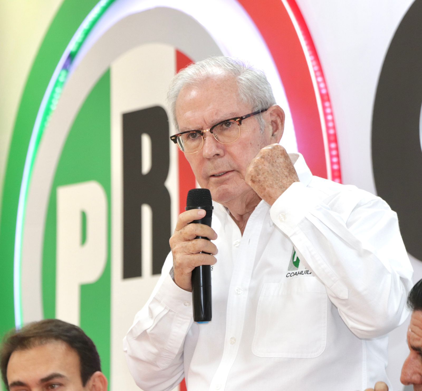 Revolucionar, único camino para fortalecer al PRI en México: Carlos Robles