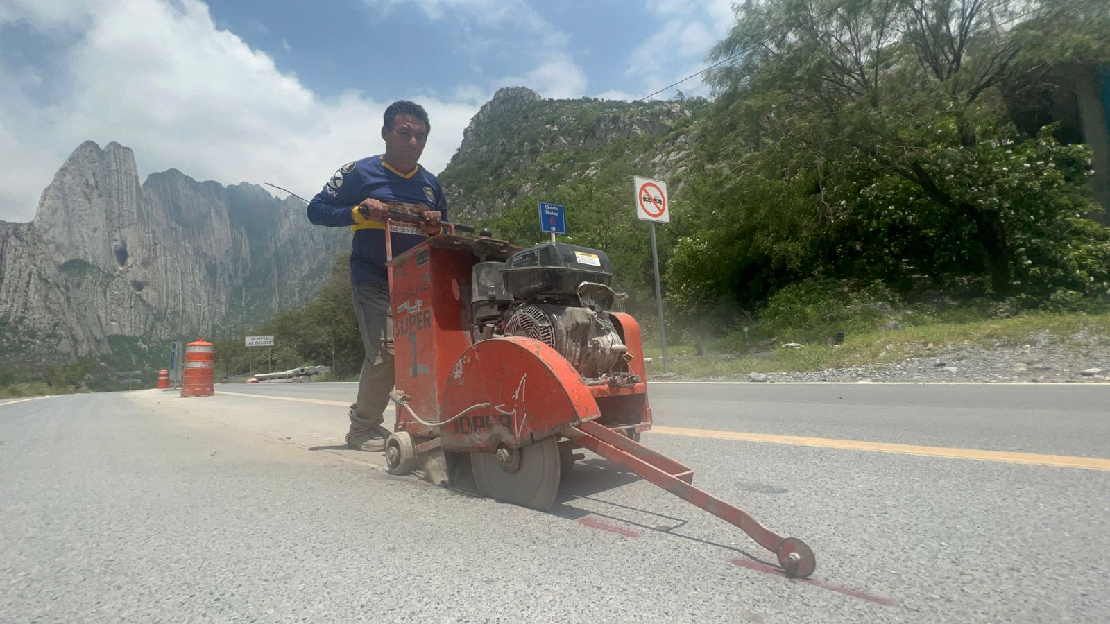 Inician AyD y Santa Catarina estudio topográficp con trazo para reubicación de tubo de La Huasteca