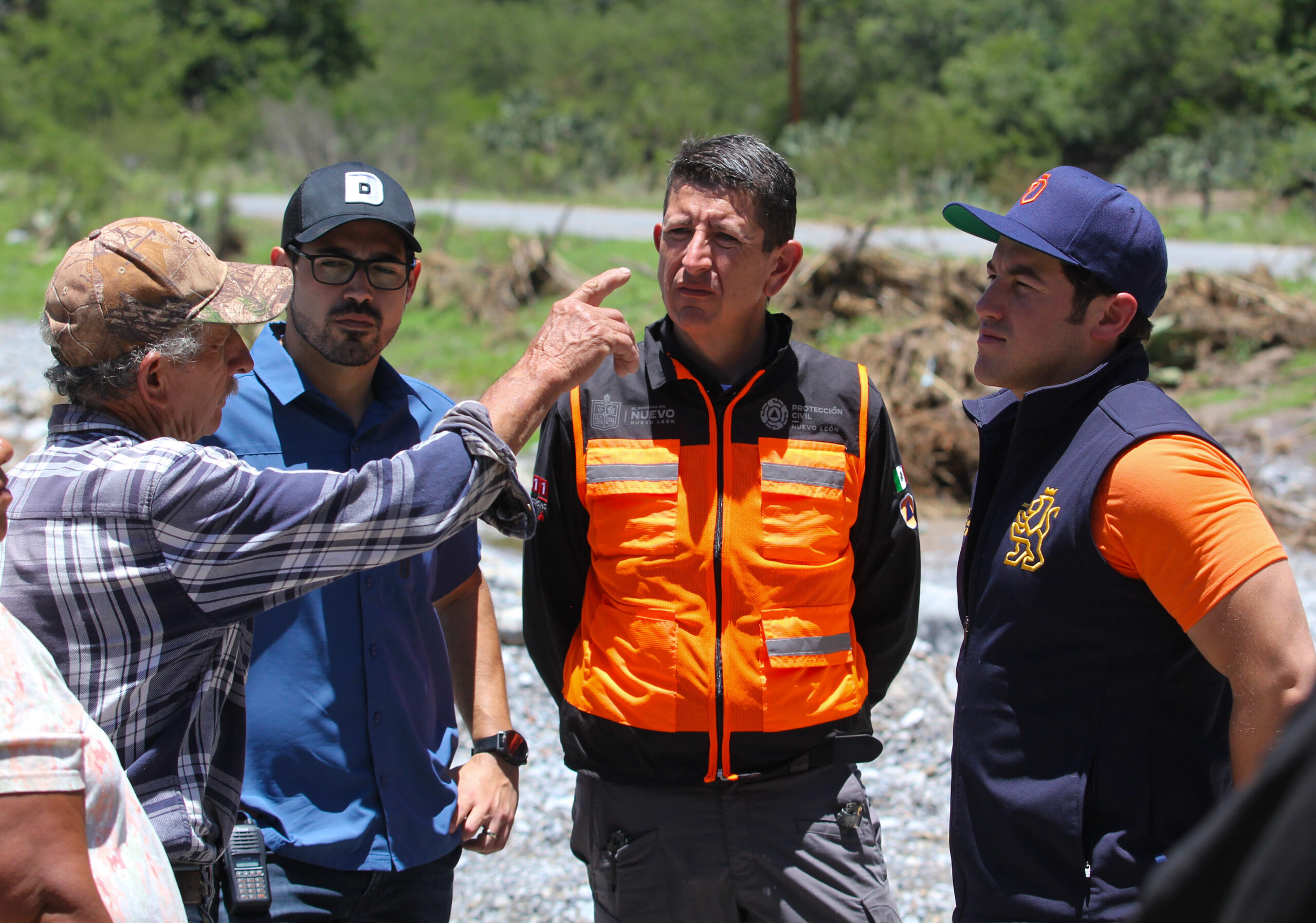 Instruye Samuel García tareas de reconstrucción en la Sierra de Santiago, Santa Catarina y ZMM