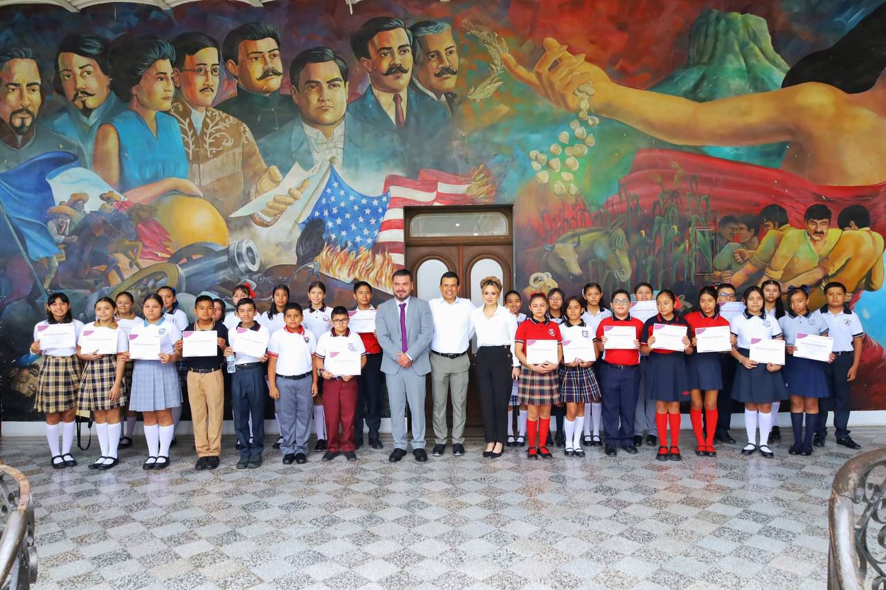 Sesionan alumnos de Victoria como Presidente y Regidores por un Día en Cabildo local