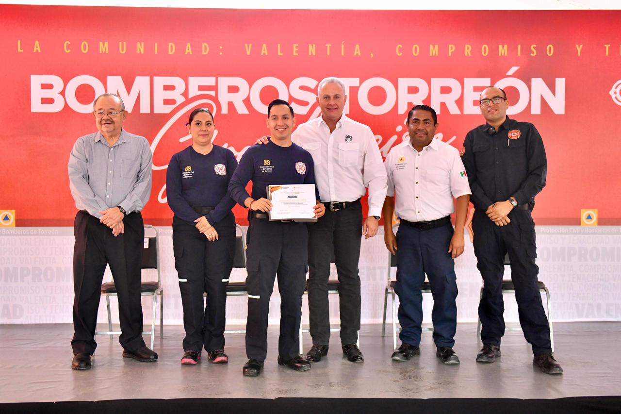 Reconoce Román Alberto Cepeda González a 32 voluntarios graduados de las Academias de Protección Civil y Bomberos de Torreón