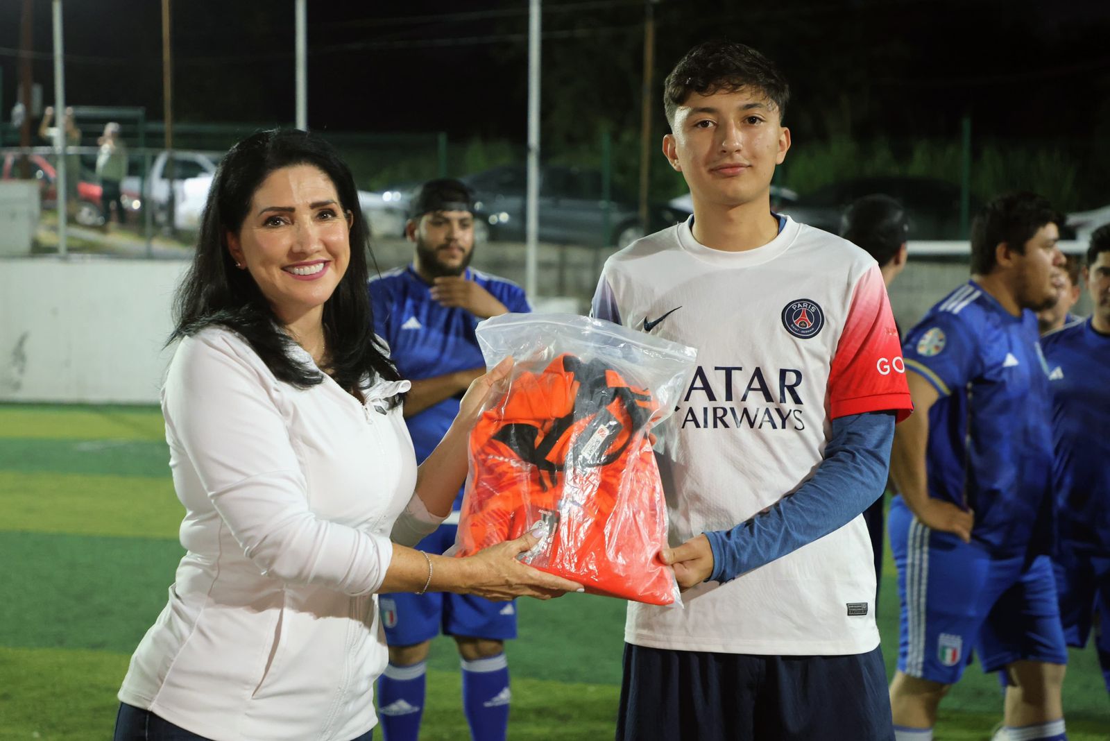 Dota Allende de uniformes a 65 equipos de la Liga Municipal de Fútbol 7 del Río Ramos