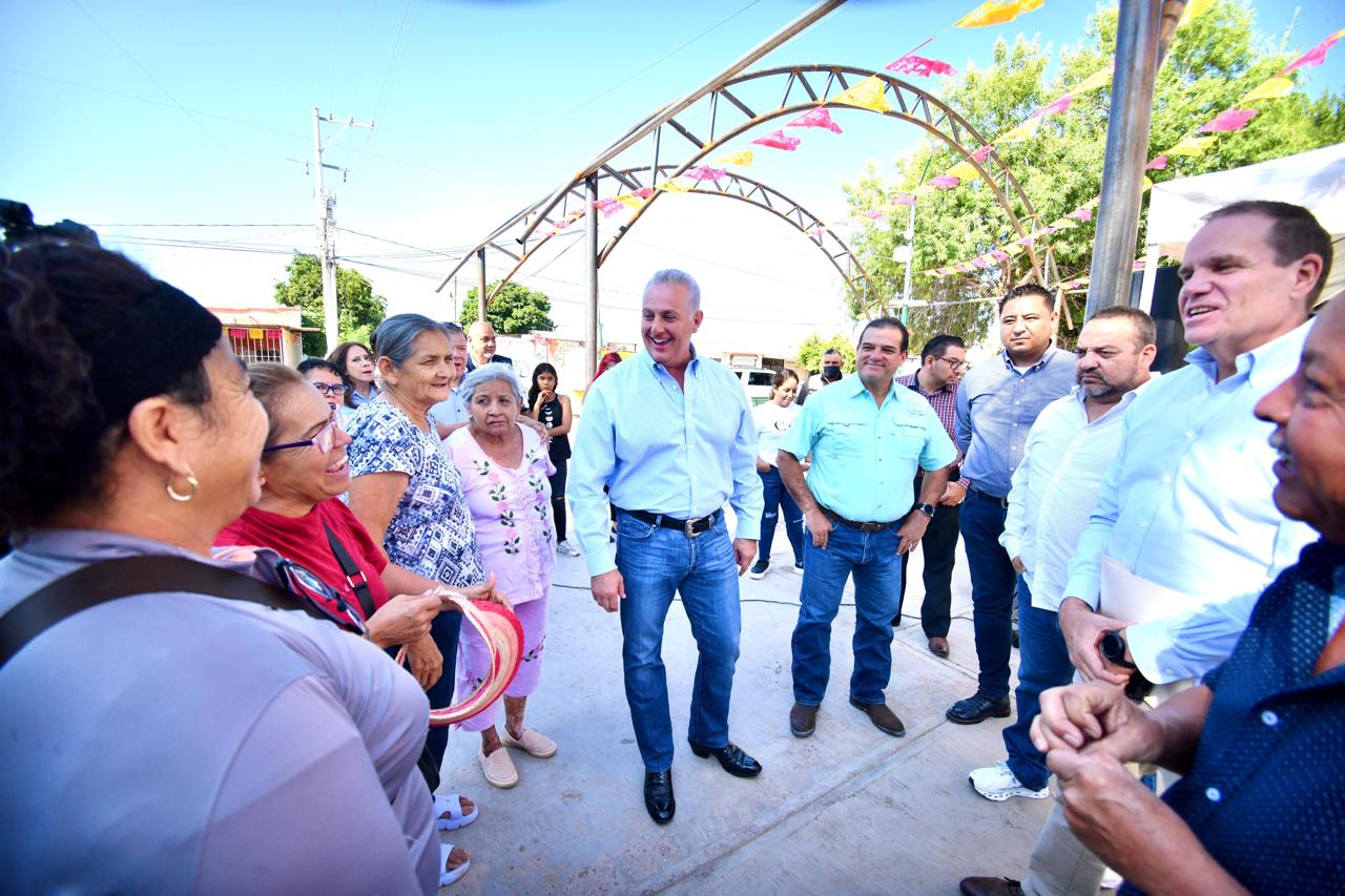 Román Alberto Cepeda González supervisa obras en el ejido La Paz