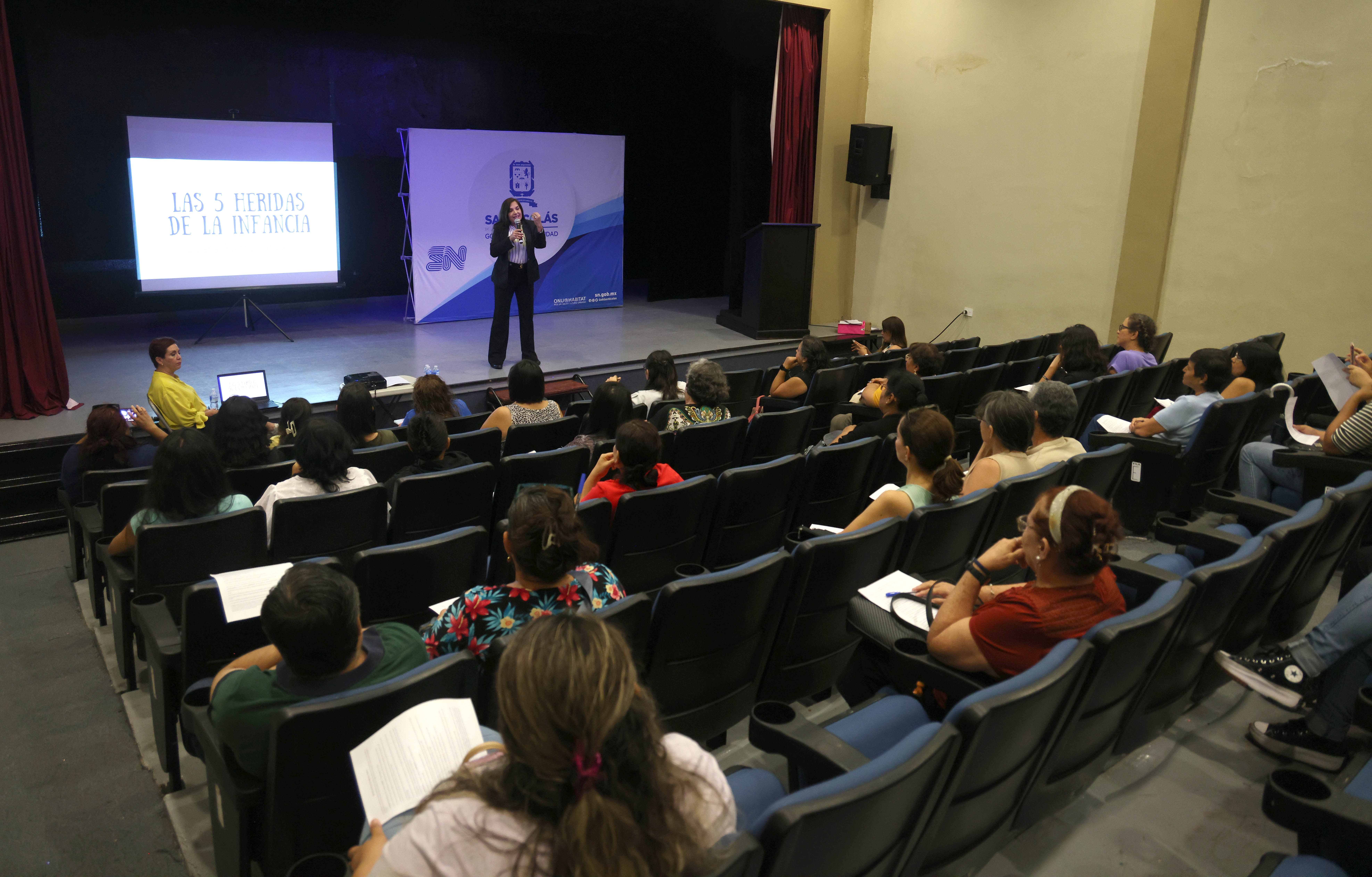 Ofrece San Nicolás terapia a vecinos para sanar heridas emocionales